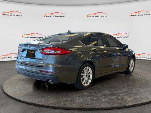 Used 2019 Ford Fusion SE FWD image 6