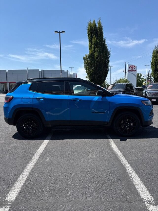 Used 2022 Jeep Compass Latitude AWD/4WD image 4