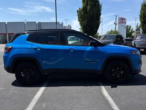 Used 2022 Jeep Compass Latitude AWD/4WD image 4