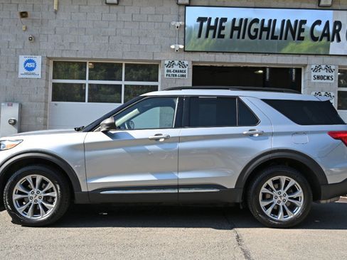 Used 2020 Ford Explorer XLT w/ Equipment Group 202A AWD/4WD image 3