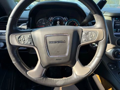 Used 2017 GMC Yukon Denali image 25