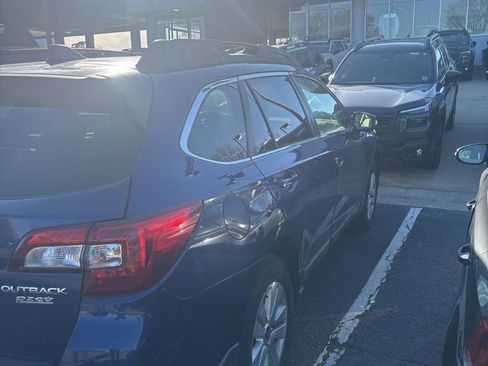 Used 2017 Subaru Outback 2.5i Premium image 3