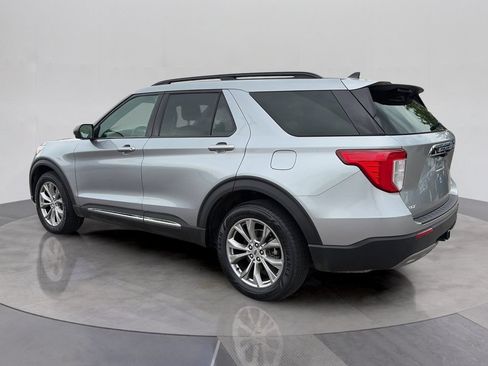 Used 2023 Ford Explorer XLT w/ Equipment Group 202A AWD/4WD image 3