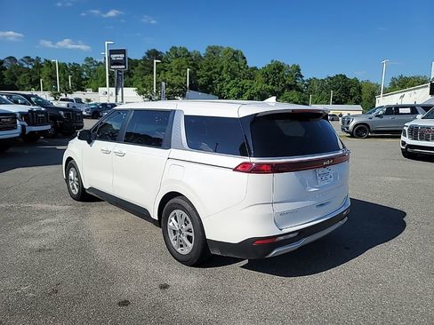 Used 2023 Kia Carnival LX image 5