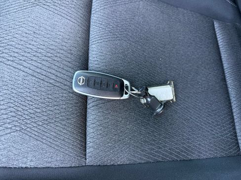 Used 2025 Nissan Rogue SV FWD image 16
