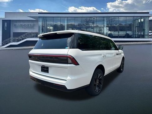 New 2026 Lincoln Navigator Reserve w/ Jet Appearance Package AWD/4WD image 8