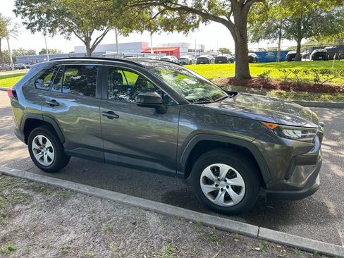 Used 2021 Toyota RAV4 LE FWD image 8