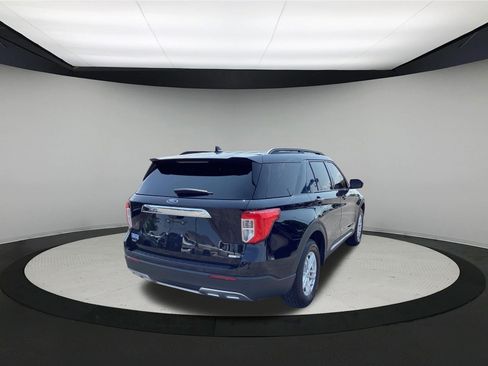Used 2023 Ford Explorer XLT w/ Equipment Group 202A AWD/4WD image 8