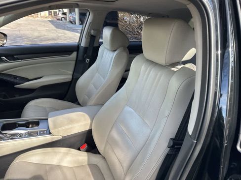 Used 2018 Honda Accord Touring image 34