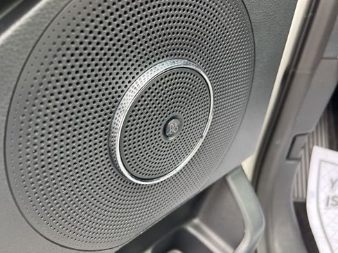 Certified 2023 Ford Expedition Limited image 9