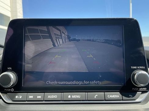 Used 2025 Nissan Rogue SV AWD/4WD image 17