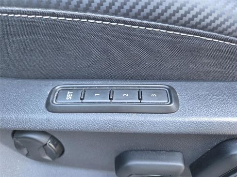 Used 2022 Volkswagen Atlas Cross Sport SEL R-Line image 17