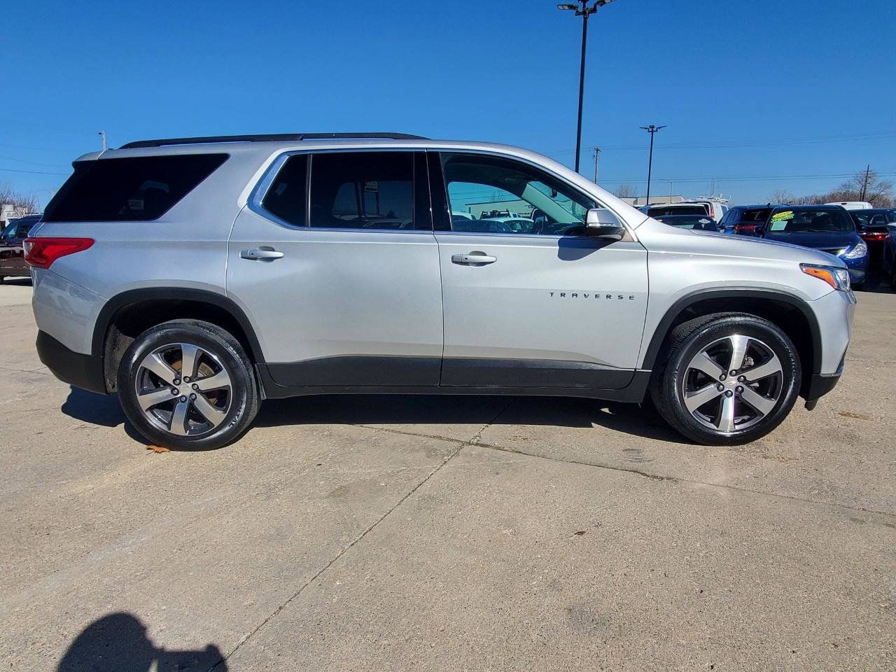 Used 2021 Chevrolet Traverse LT w/ LT Premium Package FWD image 4