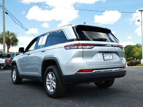 Used 2023 Jeep Grand Cherokee Laredo RWD image 8