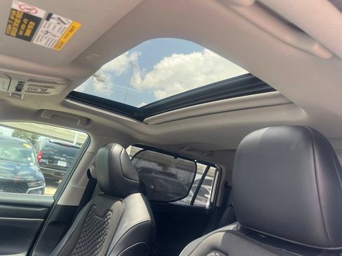 Used 2021 Toyota Highlander XLE FWD image 11