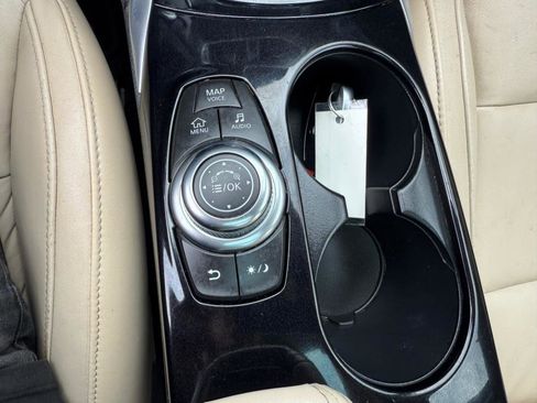 Used 2018 INFINITI QX30 Premium w/ Navigation Package image 21