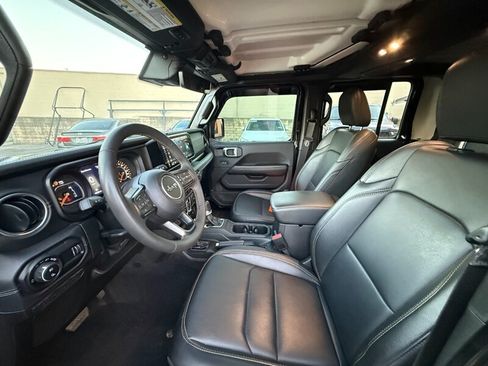 Used 2025 Jeep Gladiator Sport AWD/4WD image 15