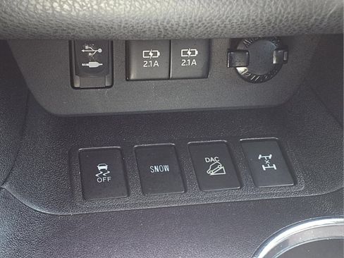 Used 2018 Toyota Highlander XLE AWD/4WD image 19