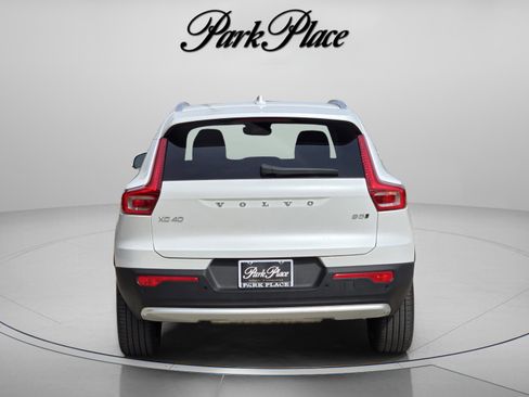 Used 2025 Volvo XC40 B5 Plus w/ Protection Package Premier image 4