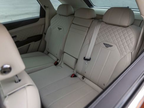 Used 2021 Bentley Bentayga AWD/4WD image 42