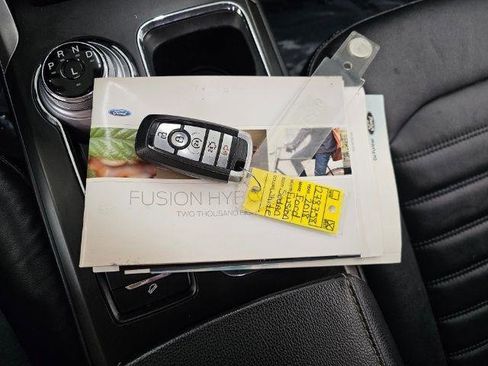 Used 2019 Ford Fusion SE FWD image 24