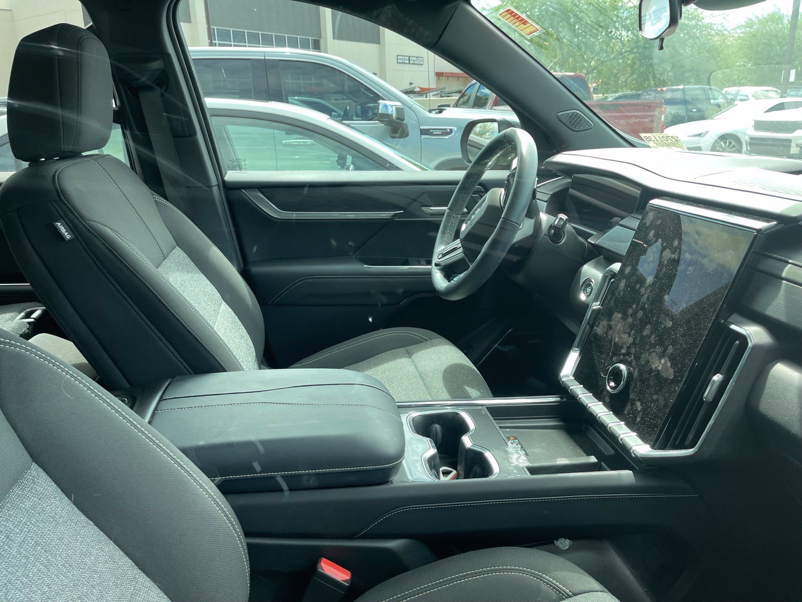 Used 2025 GMC Acadia Elevation w/ Black Edition FWD image 5