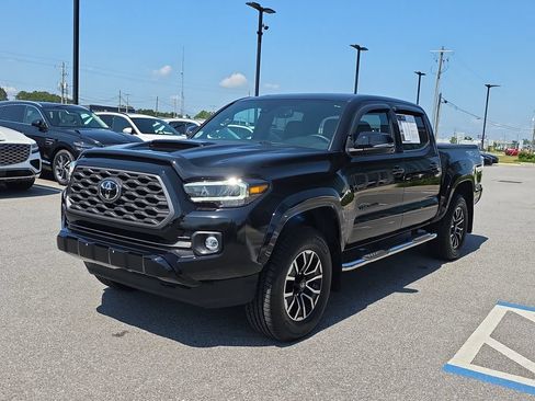 Used 2020 Toyota Tacoma TRD Sport w/ TRD Premium Sport Package AWD/4WD image 4