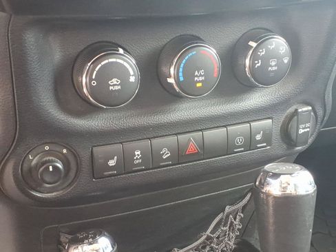 Used 2017 Jeep Wrangler Unlimited Sahara w/ Dual Top Group AWD/4WD image 9