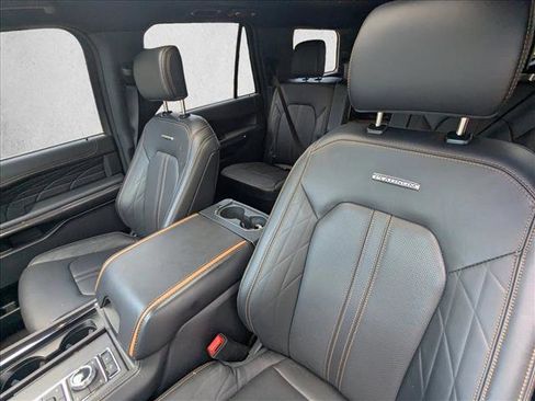 Used 2024 Ford Expedition Platinum image 10