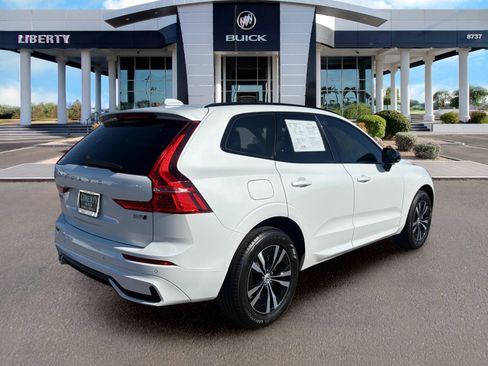 Used 2025 Volvo XC60 B5 Core AWD/4WD image 4