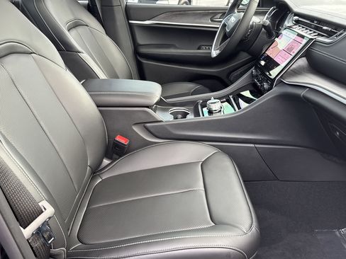 New 2025 Jeep Grand Cherokee L Limited w/ Luxury Tech Group II image 14