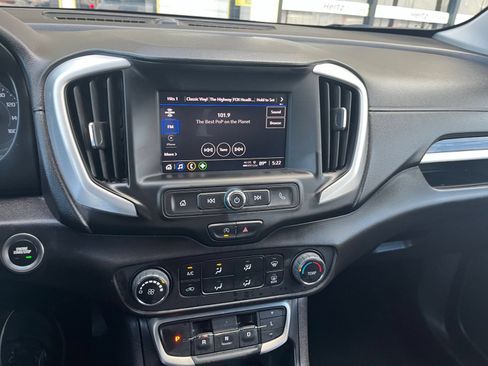 Used 2024 GMC Terrain SLE FWD image 17