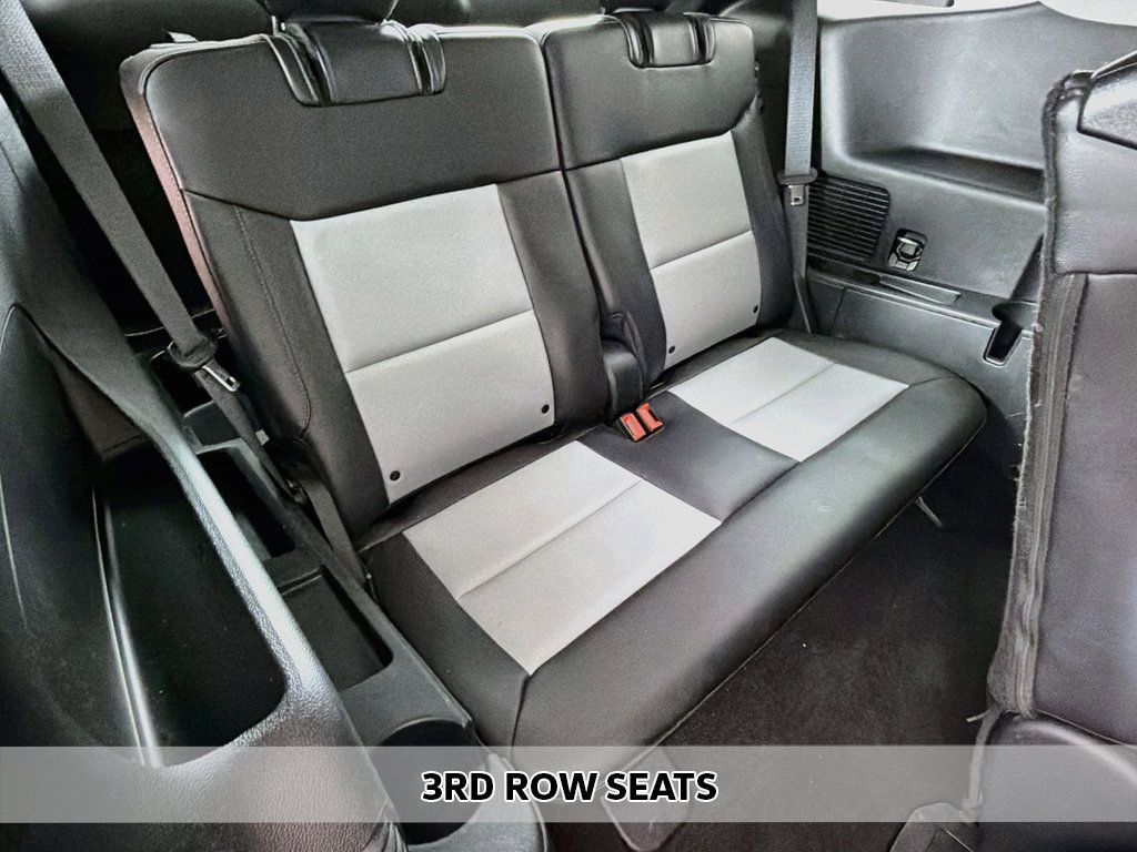 Used 2024 Ford Explorer XLT w/ XLT Sport Appearance Package AWD/4WD image 11