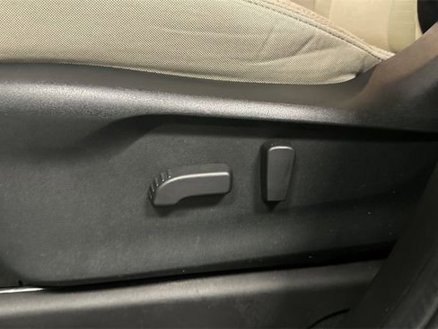 Used 2024 Subaru Ascent Premium w/ Convenience Package image 14