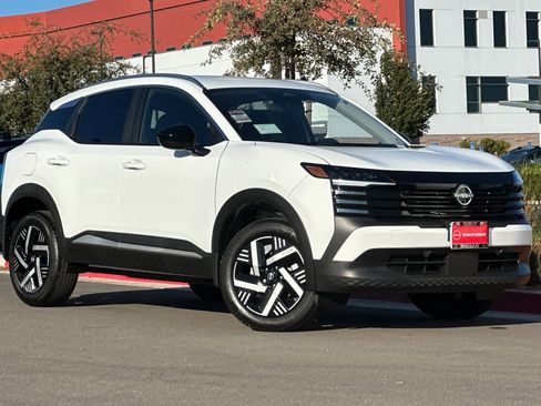 New 2026 Nissan Kicks SV image 1