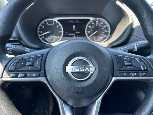 Used 2025 Nissan Sentra SV FWD image 27