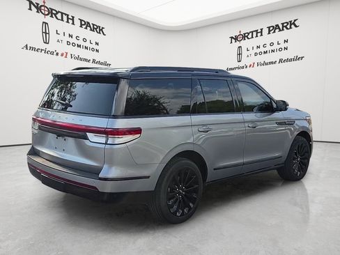 Used 2023 Lincoln Navigator Reserve RWD image 5