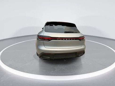Used 2023 Porsche Macan AWD/4WD image 6