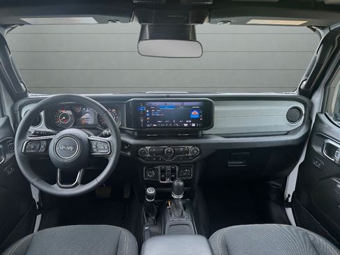 Used 2025 Jeep Wrangler Unlimited Sport AWD/4WD image 15