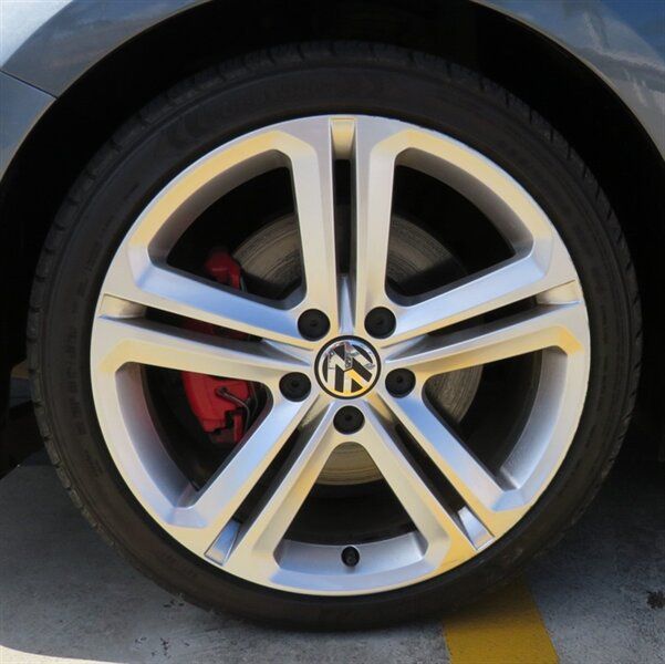 Used 2017 Volkswagen Jetta GLI FWD image 21
