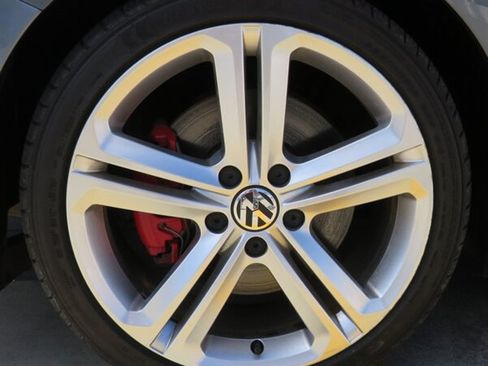 Used 2017 Volkswagen Jetta GLI FWD image 21