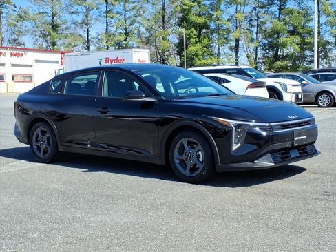 Used 2025 Kia K4 LXS image 2