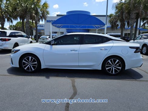 Used 2023 Nissan Maxima Platinum w/ Sport Mat Group FWD image 2