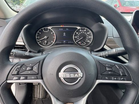 Used 2025 Nissan Altima 2.5 SV FWD image 18