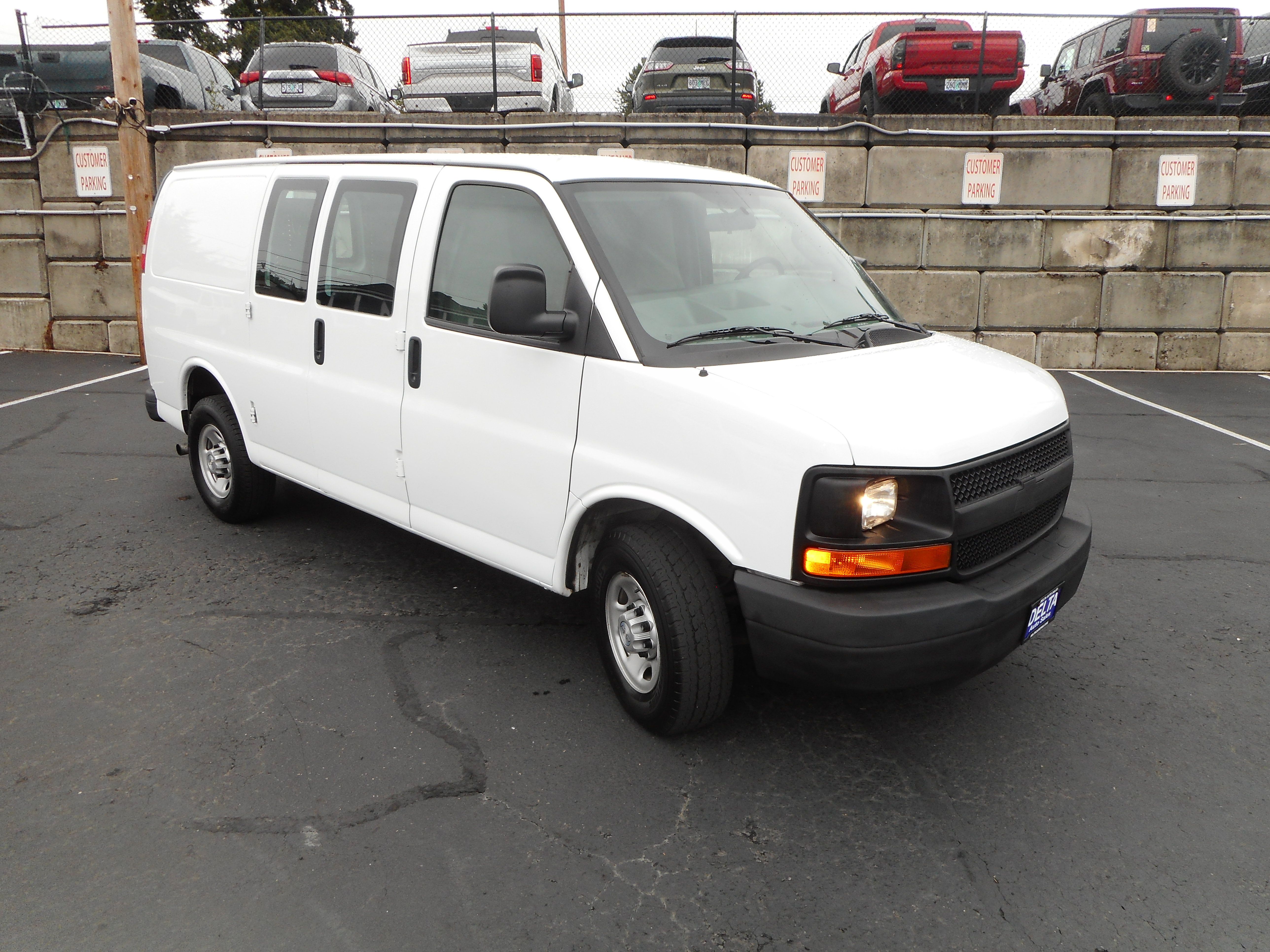 Used 2016 Chevrolet Express 2500 RWD image 5