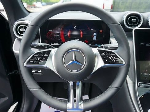 Used 2025 Mercedes-Benz GLC 300 4MATIC image 25