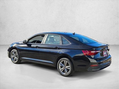 Used 2024 Volkswagen Jetta SE image 7