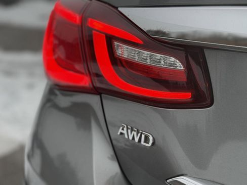 Used 2017 INFINITI Q70 3.7 w/ Technology Package image 16