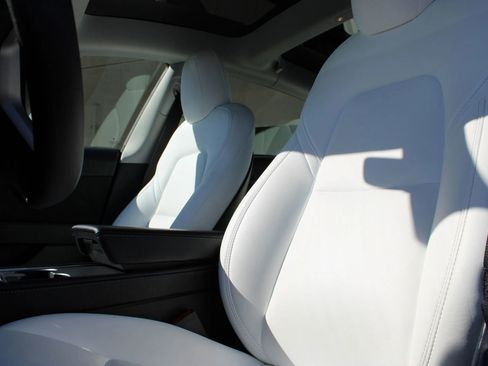 Used 2022 Tesla Model 3 Performance image 21