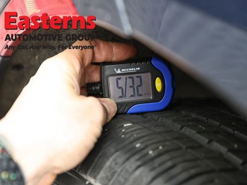Used 2023 Chrysler Pacifica Touring-L FWD image 31
